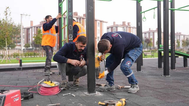 23 Nisan Parkı'nda bakım ve yenileme çalışmaları başladı
