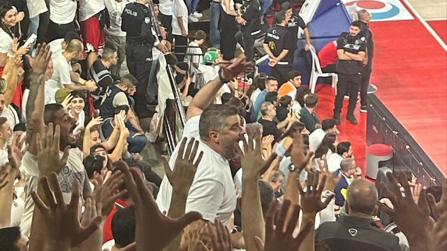 Karşıyaka Başkanı Tusder tribüne çıktı