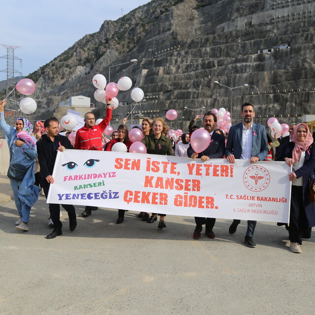 Deriner Barajı'nda 'meme kanserinde erken tanı' mesajı