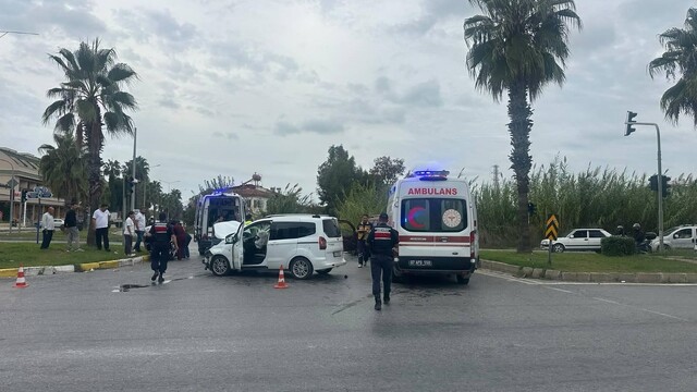 Manavgat'ta trafik kazası:3 yaralı