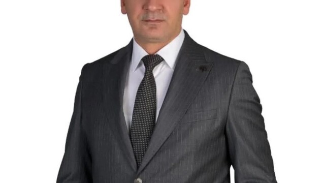 MHP'li meclis üyesinin katili arkadaşı çıktı
Silahlı saldırıda hayatını kaybeden MHP'li meclis üyesi son yolculuğuna uğurlandı