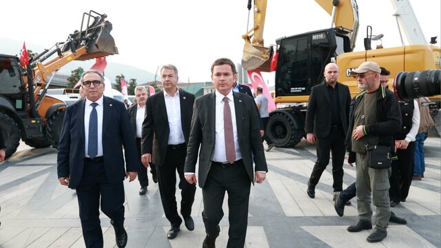 Osmangazi Belediyesi araç filosunu 41 yeni araçla güçlendirdi
Başkan Aydın: "Bu hizmetler vatandaşlarımıza hayırlı olsun"