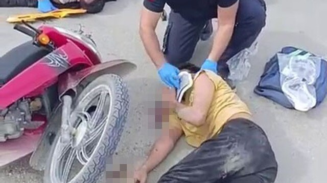 Tırla çarpışan motosikletteki 3 genç yaralandı