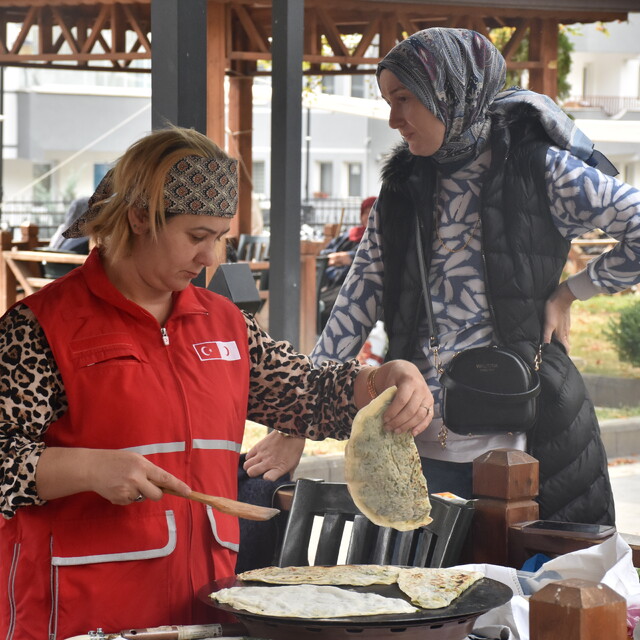 Gümüşhane'de Kızılayın aşevi projesine destek için kermes düzenlendi