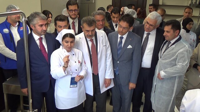 Bakan Tekin, Erzurum'da gastronomi lisesinin açılışına katıldı