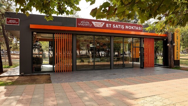 Gaziantep Büyükşehir'in et satış noktaları vatandaşlarla buluşmaya hazır