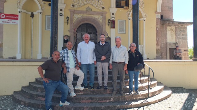 Edremit'te tarihi Güre Camii ilgi görüyor