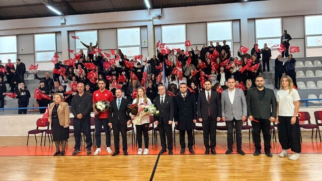 Avrupa şampiyonu milli boksör Fatma Belinay Ergin, memleketi Biga'da karşılandı