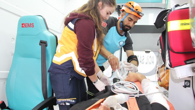 Bingöl'deki deprem tatbikatı gerçeği aratmadı