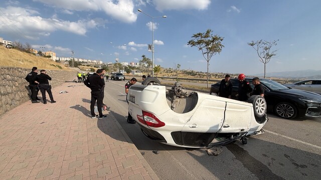 Şırnak'ta virajı alamayan araç takla attı: 3 yaralı