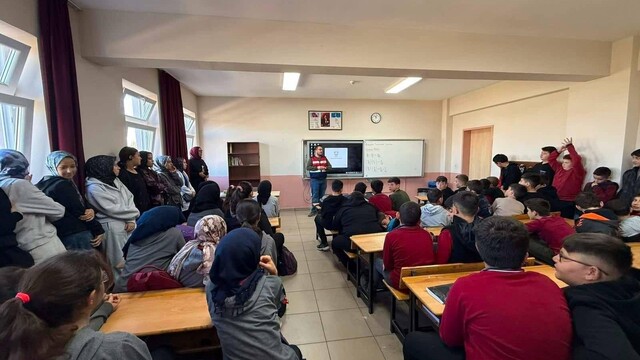 Öğrencilere ve velilere kapsamlı siber güvenlik eğitimi