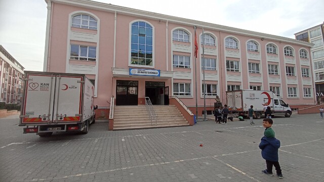 "Okulumda 'Kan'panya Var" etkinliğinde 60 ünite kan bağışı