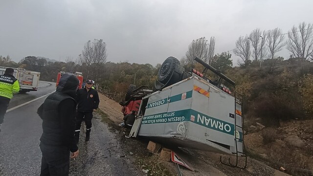 Giresun Orman Bölge Müdürlüğü'ne ait araç Suşehri'nde kaza yaptı: 3 yaralı