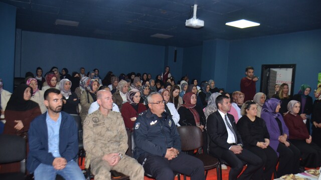 Bulanık'ta madde bağımlılığıyla mücadele semineri düzenlendi