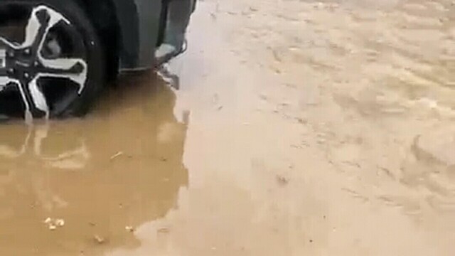 Datça'da sağanak nedeniyle yollar göle döndü