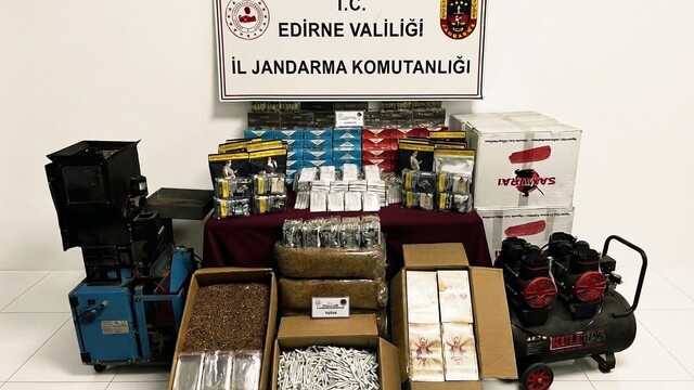 Edirne'de kaçak tütün operasyonunda 42 kilogram tütün ile çok sayıda makaron ele geçirildi