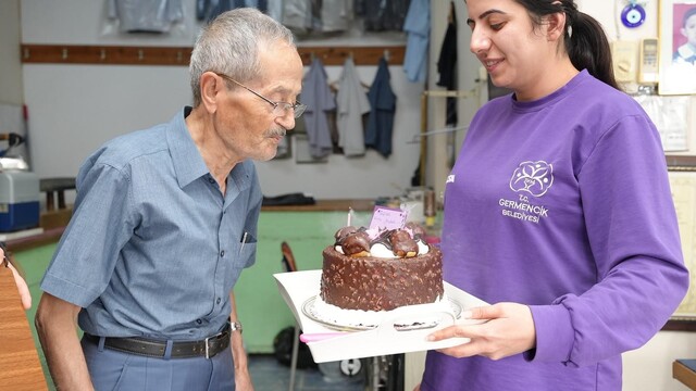 İğne iplikle geçen 67 yıla Başkan Zencirci'den vefa