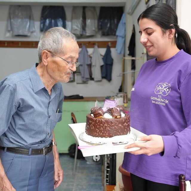 İğne iplikle geçen 67 yıla Başkan Zencirci'den vefa