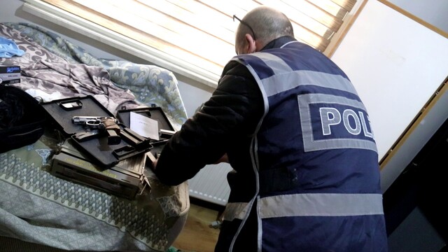 Karabük merkezli 2 ilde "silah kaçakçılığı" operasyonunda yakalanan 2 zanlı tutuklandı