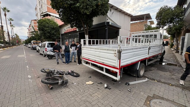 Aydın'da kamyonetle çarpışan motosikletin sürücüsü ağır yaralandı