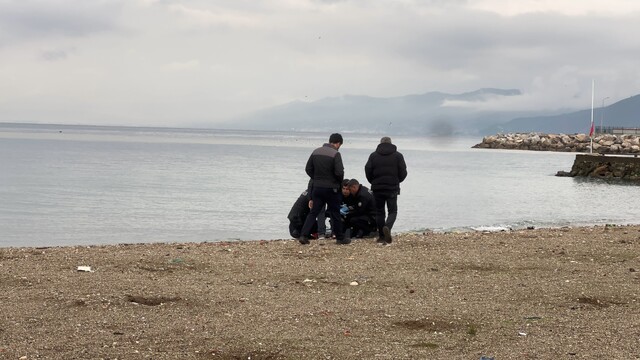 Mudanya'da plajda erkek cesedi bulundu