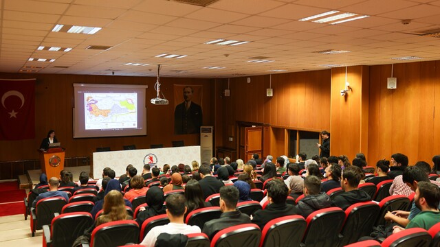 OMÜ'de "Tarihsel Süreçte Cumhuriyet ve Kazanımları" konferansı