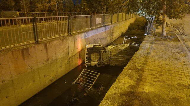 Kayseri'de otomobil kanala uçtu: 2 yaralı
