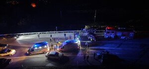 Otomobil ile hafif ticari araç kafa kafaya çarpıştı: 5 yaralı