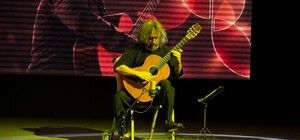 Bursa'da gitarist Christian Lavernier konser verdi