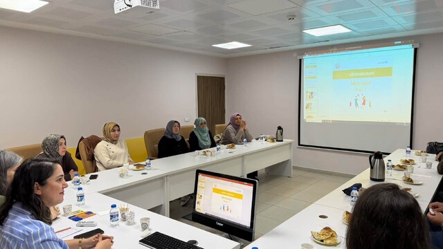 Bayburt'ta koruyucu ailelere yönelik eğitim düzenlendi