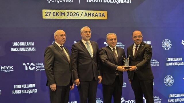 Besni'de yaşlılara fidan dağıtıldı