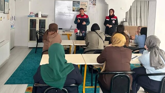 Kayseri'de öğrencilerden meşaleli Cumhuriyet Bayramı kutlaması