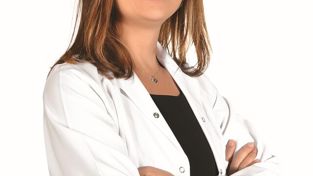 Alzheimer sürecinde hasta yakınları nelere dikkat etmeli?
Özel Ümit Hastanesi Nöroloji Uzmanı Dr. Nuray Can Uluğ:
"Hastalık ilerlediğinde ev içerisindeki güvenlik önlemleri artırılmalı"