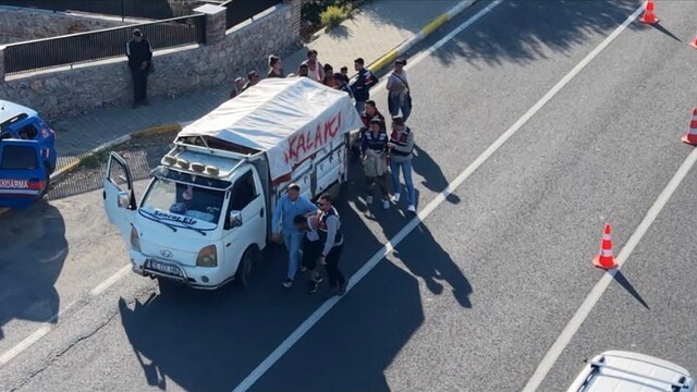 Alkollü şahıs apartman kapısının camını kırdı, ağır yaralandı
Dehşet anları kan dondurdu