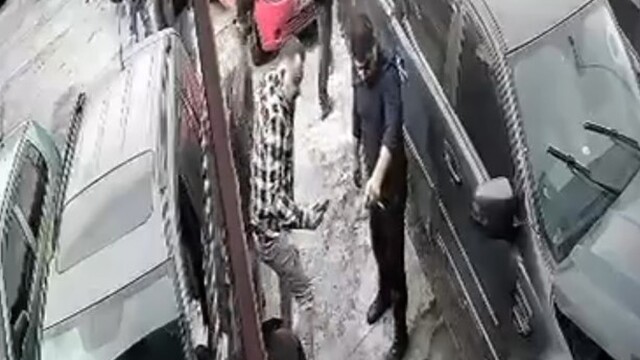 Kayseri'de 1'i ağır 3 kişinin yaralandığı silahlı kavga kamerada