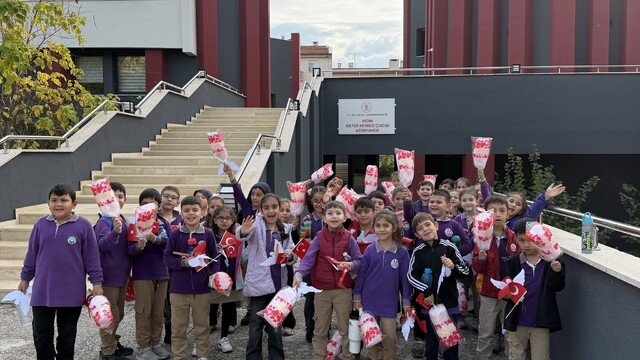 Aydın'da minik öğrenciler Cumhuriyet Bayramı coşkusunu kütüphanede yaşadı