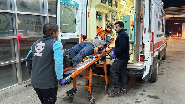 Kayganlaşan yolda devrilen motosikletin sürücüsü yaralandı
