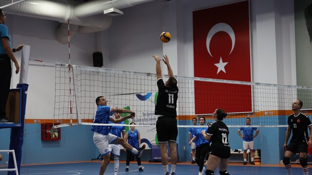 Cumhuriyet Kupası'nda büyükşehir personeli sahada buluştu