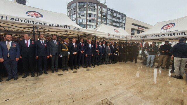 Denizli'de Cumhuriyet Bayramı kutlamaları çelenk töreniyle başladı