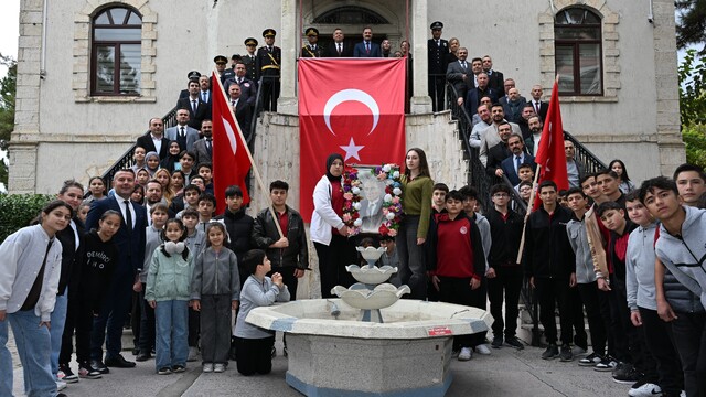 98 yıl sonra aynı fotoğraf karesini canlandırdılar