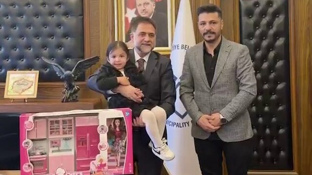 Her akşam yollarını gözlüyordu: Temizlik işçilerinin minik hayranı belediye başkanının misafiri oldu