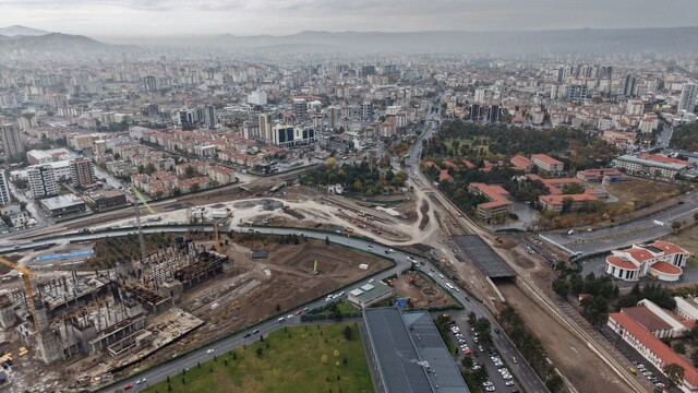 Başkan Büyükkılıç Kartal Katlı Kavşağı'nda son durumu yerinde inceledi: "Burada yatıp, burada kalkacağız"