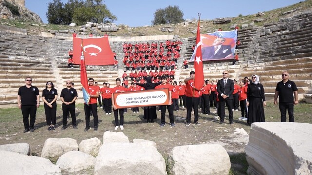 Osmaniye'de 103 öğrenci Cumhuriyet'in 103. yılını antik kentte kutladı