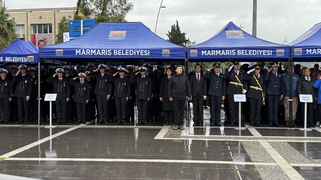 Marmaris'te 29 Ekim Cumhuriyet Bayramı Çelenk Sunma Töreni sağanak altında yapıldı
