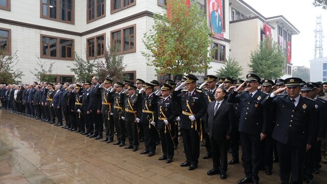 Bingöl'de Cumhuriyet Bayramı kutlamaları çelenk sunumuyla başladı
