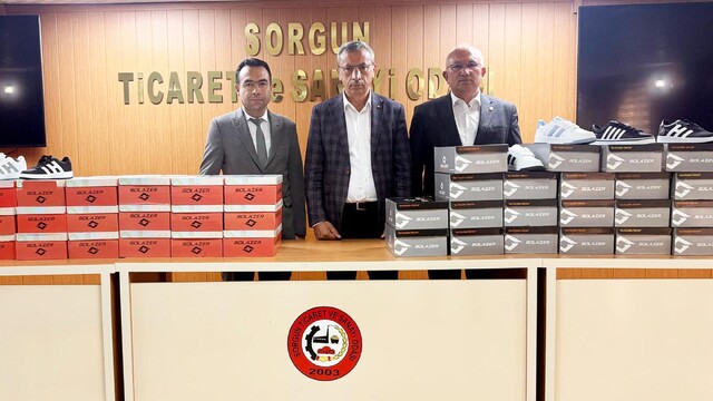 Sorgun TSO'dan öğrencilere ayakkabı yardımı