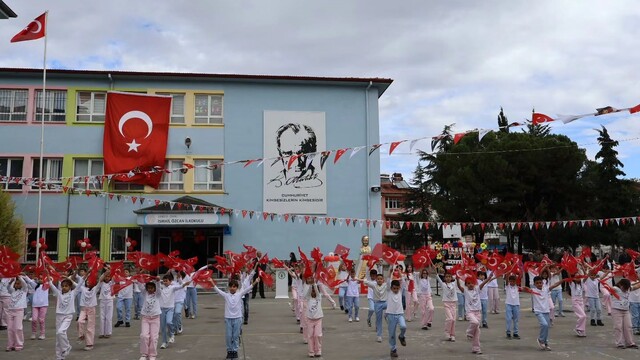 Çivril'de 29 Ekim coşkusu törenlerle başladı