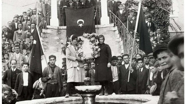 Demirci'de 98 yıl önceki Cumhuriyet karesi yeniden canlandırıldı