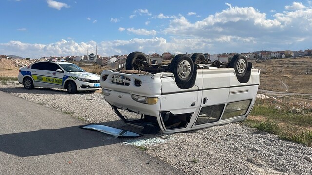 Karaman'da otomobille çarpışan panelvan devrildi: 2 yaralı