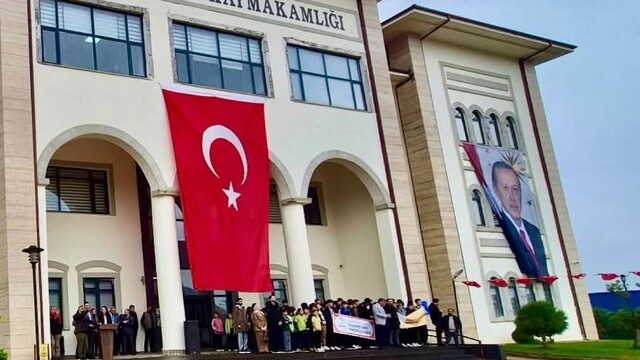İslahiye ve Nurdağı'nda Cumhuriyet Bayramı dolayısıyla çelenk sunma töreni düzenlendi